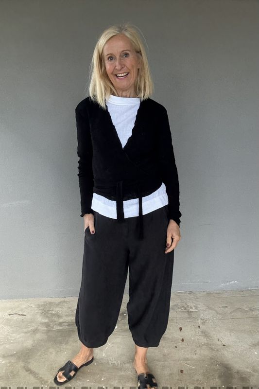 Noen linbukse 7/8 del lengde, strikk i livet bak.