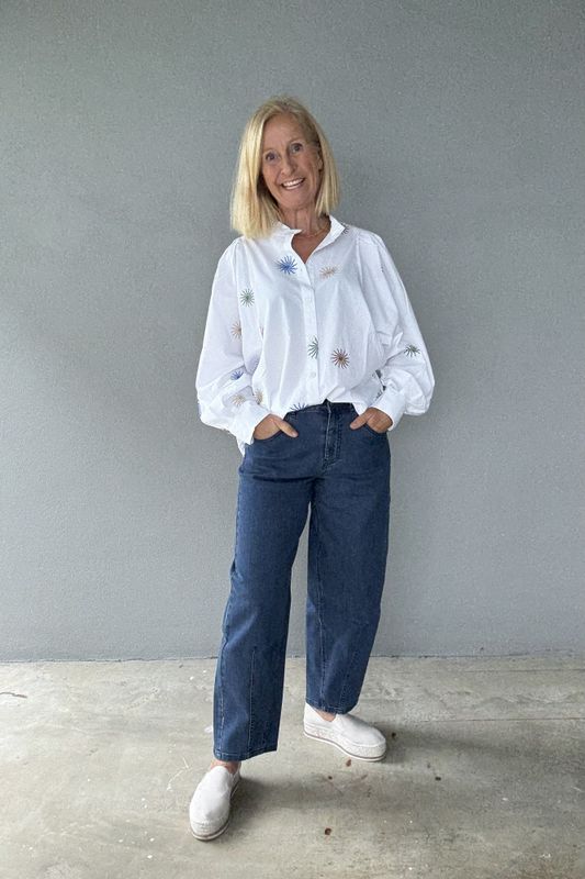 Bluse i bomull med broderi, modell 86244.