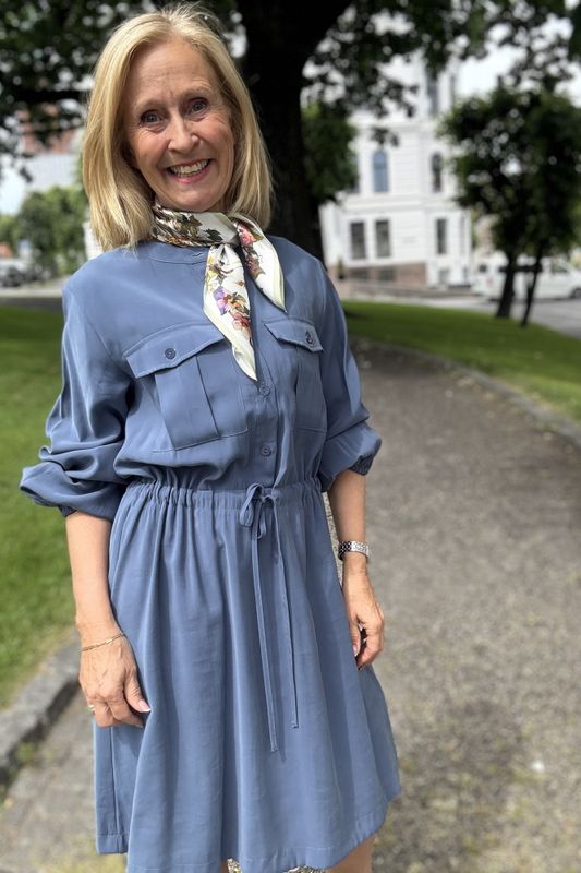 Mw Franco kjole i flott kvalitet.