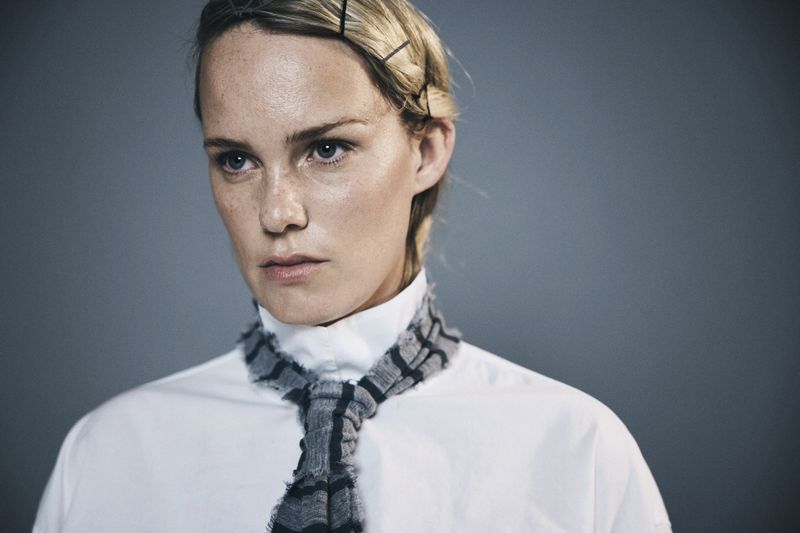 1049 By basics langt smalt skjerf i merinoull