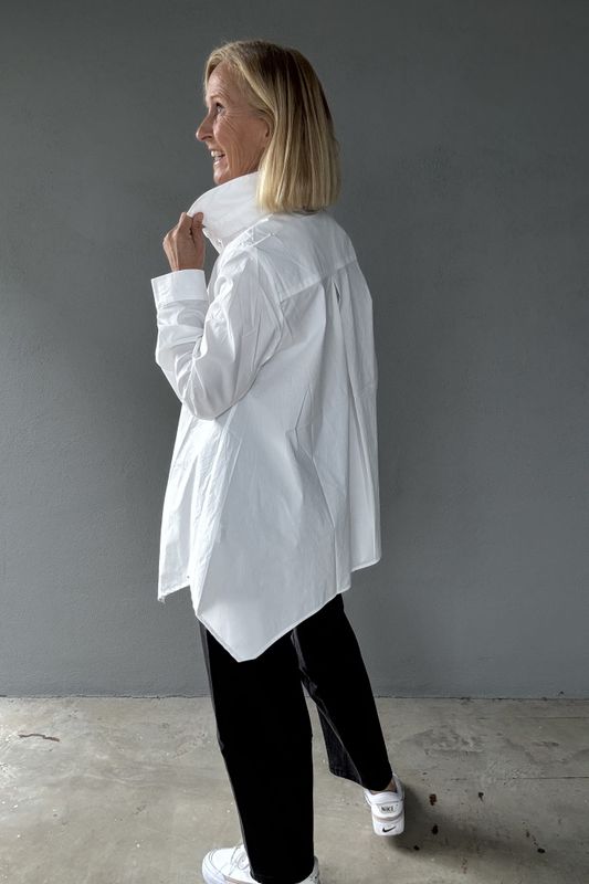 Lekker oversized hvit storskjorte fra Noen.